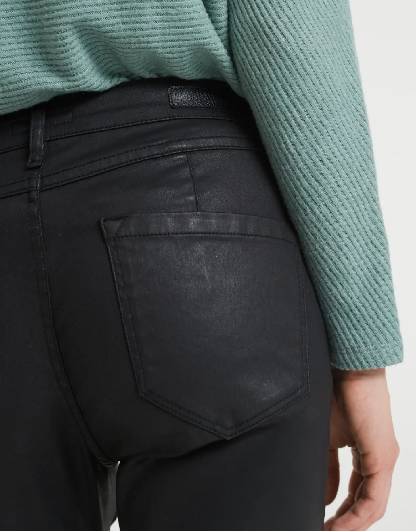 coated_jeans_emily_zip_4-1.webp Frau someday Fashion Broeken>Coated Jeans Emily Zip