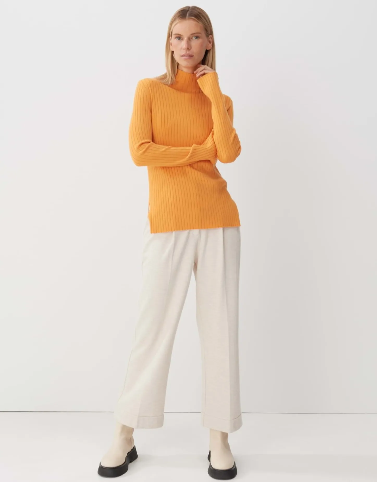 fijngebreide_trui_tippi_4.webp Frau someday Fashion Gebreide Items>Fijngebreide Trui Tippi