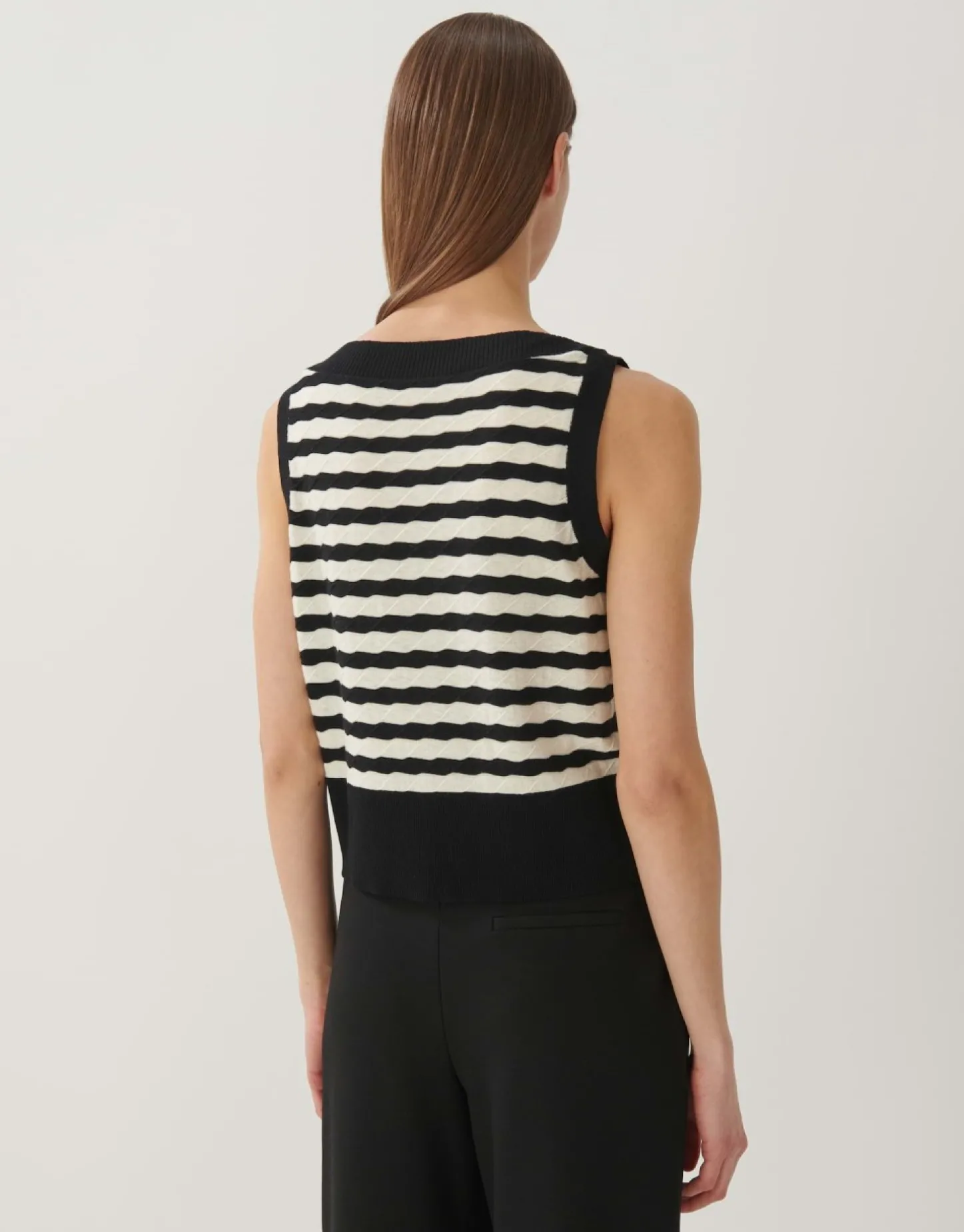 gebreid_tshirt_taela_2.webp Frau someday Fashion Gebreide Items>Gebreid T-Shirt Taela