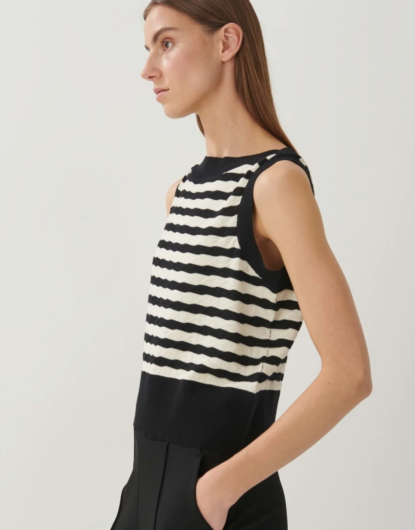 gebreid_tshirt_taela_3.webp Frau someday Fashion Gebreide Items>Gebreid T-Shirt Taela