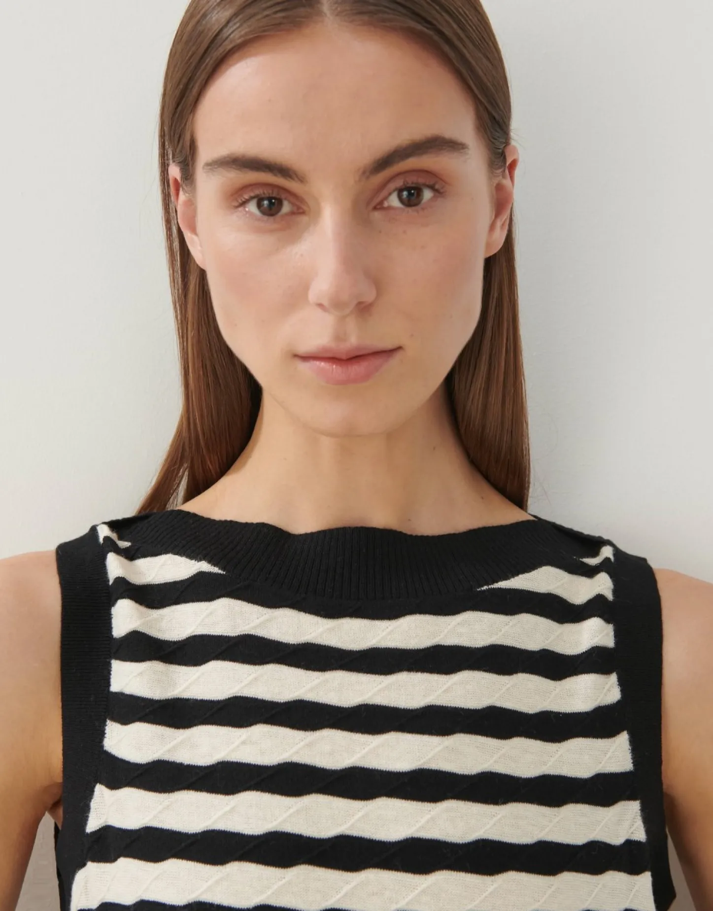 gebreid_tshirt_taela_4.webp Frau someday Fashion Gebreide Items>Gebreid T-Shirt Taela