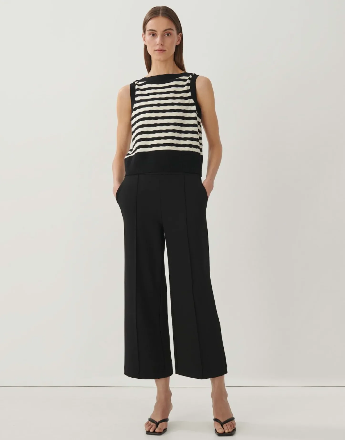 gebreid_tshirt_taela_5.webp Frau someday Fashion Gebreide Items>Gebreid T-Shirt Taela