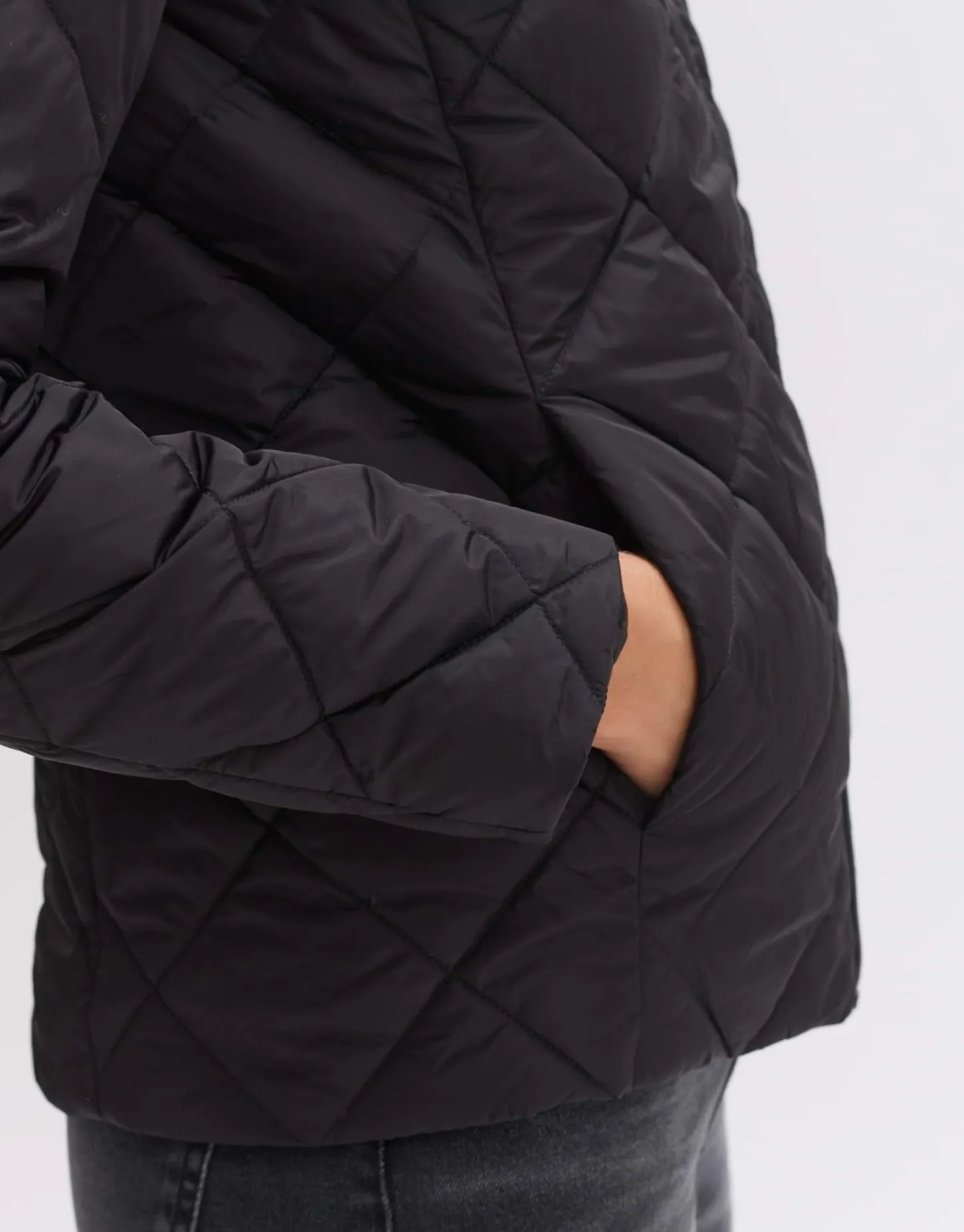 gewatteerd_jas_holisha_1-2.webp Frau someday Fashion Outdoor>Gewatteerd Jas Holisha