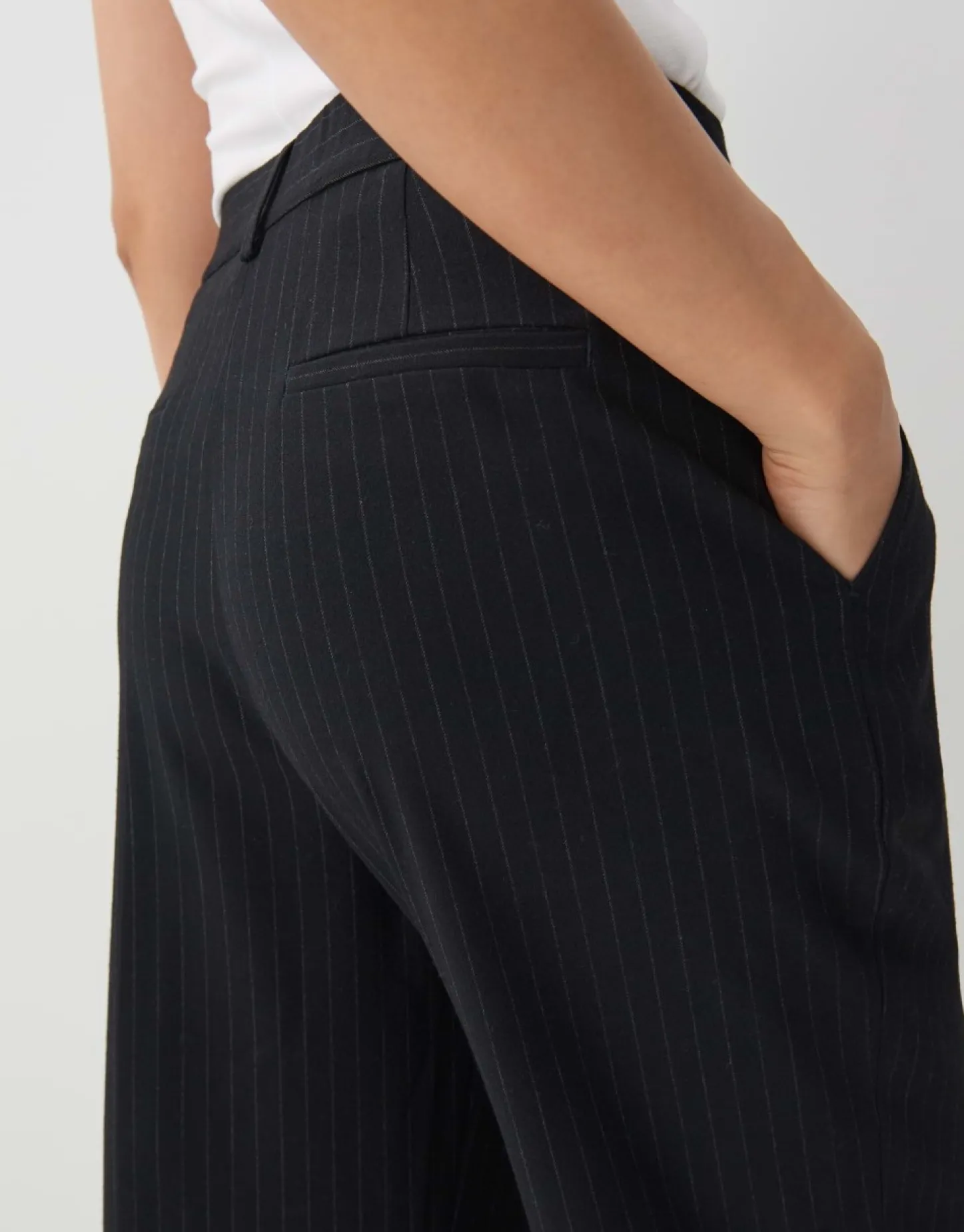 stoffen_broek_cisilia_str_1.webp Frau someday Fashion Broeken>Stoffen Broek Cisilia Stripe