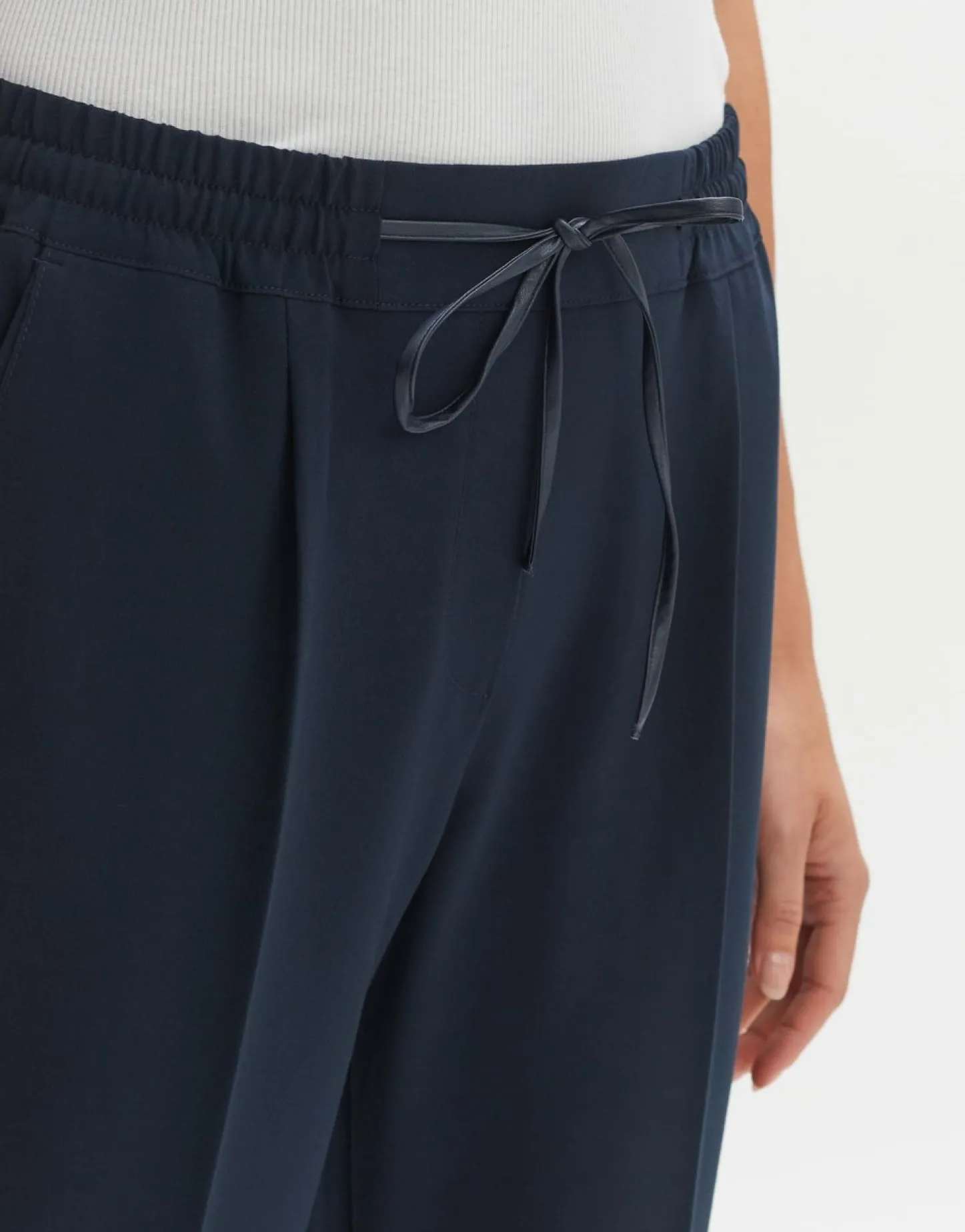 stoffen_broek_melosa_trac_1.webp Frau someday Fashion Broeken>Stoffen Broek Melosa Track