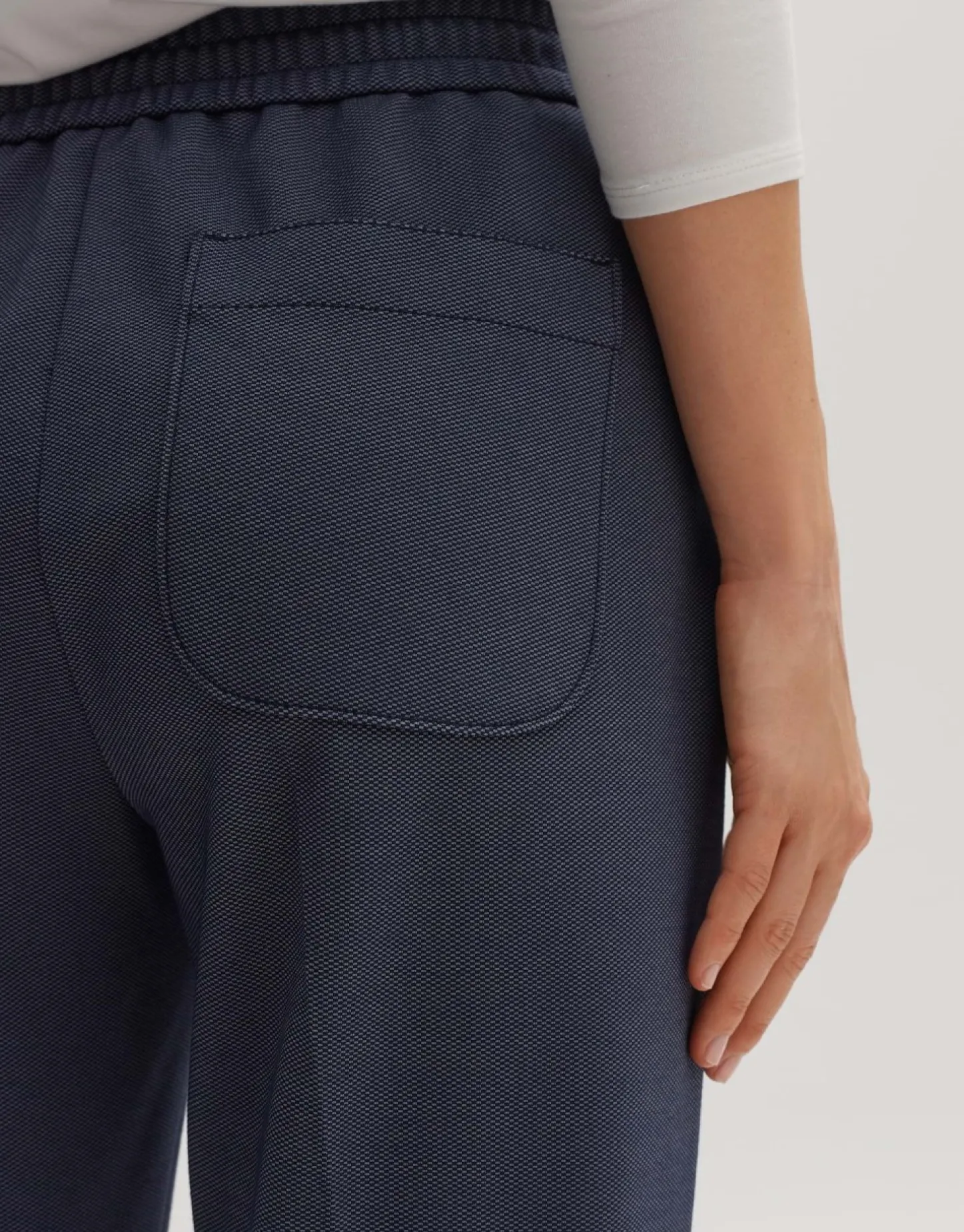 stoffen_broek_melvy_cuff__4.webp Frau someday Fashion Broeken>Stoffen Broek Melvy Cuff Dark