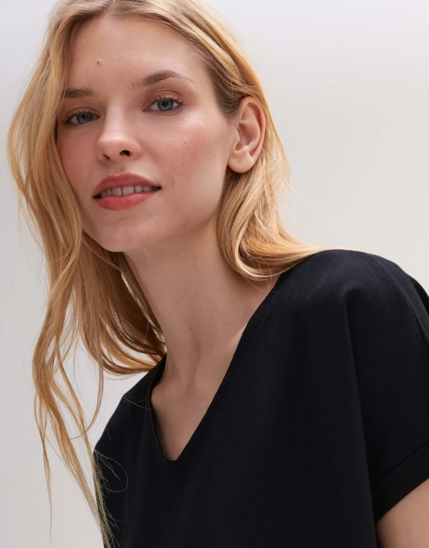 vhals_shirt_suminchen_1.webp Frau someday Fashion Shirts>V-Hals Shirt Suminchen